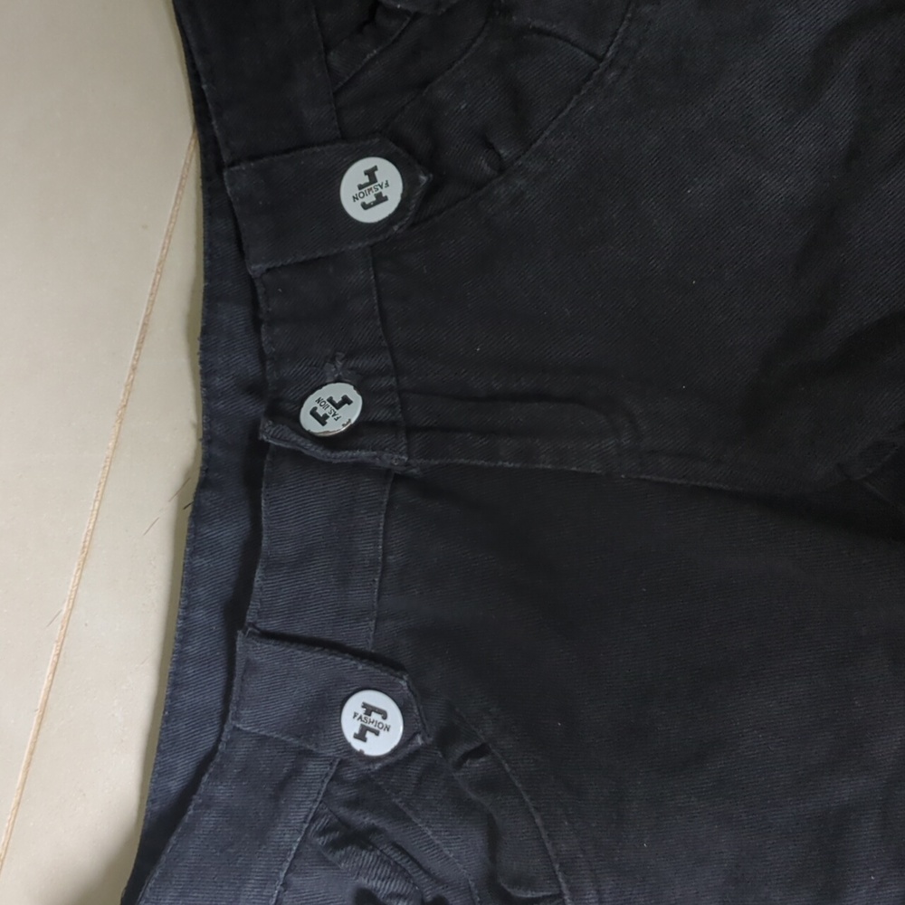 Shorts - Picture 2 of 5